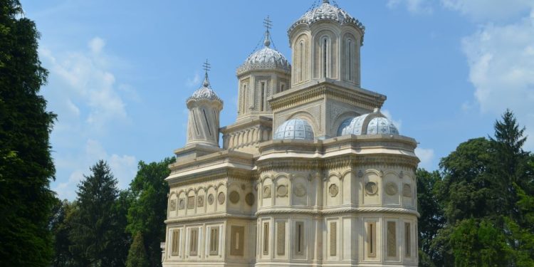 Biserica Mănăstirii Curtea de Argeş