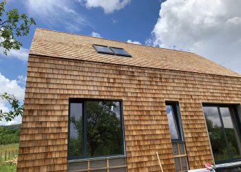 „Shingles” din stejar și salcâm produse în România pentru  acoperișuri și fațade pasive