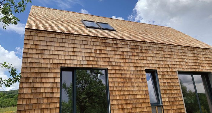 „Shingles” din stejar și salcâm produse în România pentru  acoperișuri și fațade pasive