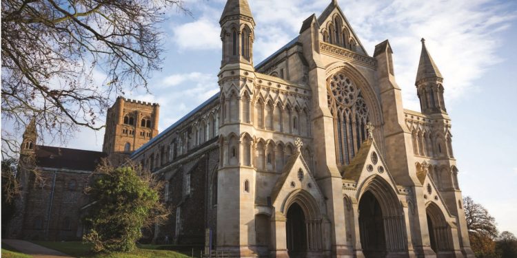 Catedrala din St Albans două milenii de istorie și arhitectură britanică
