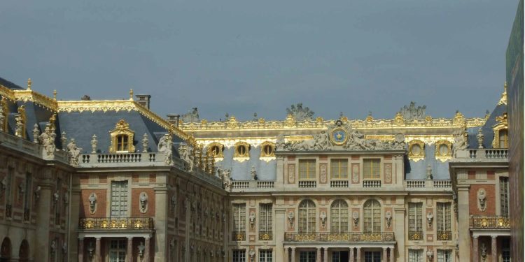 Grandiosul, elegantul, complicatul Versailles